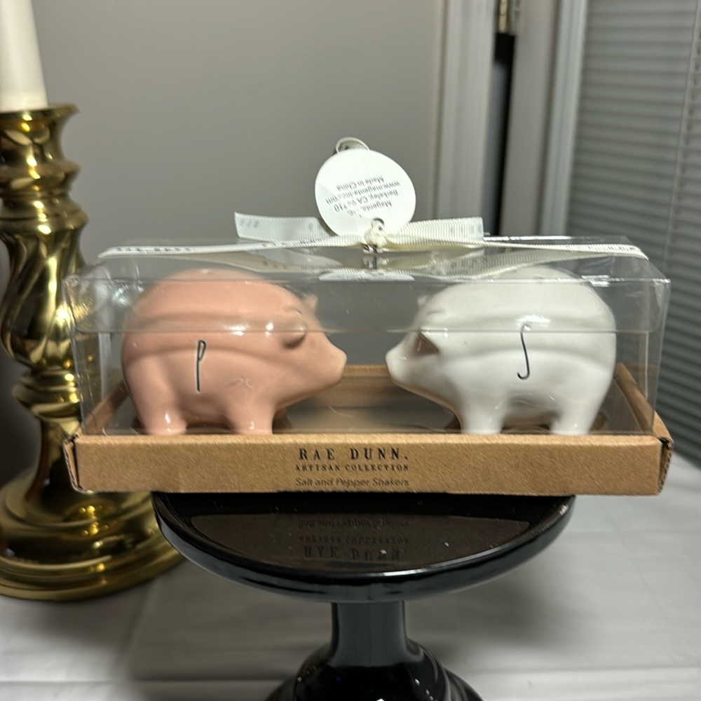 Rae Dunn pig salt and pepper shakers